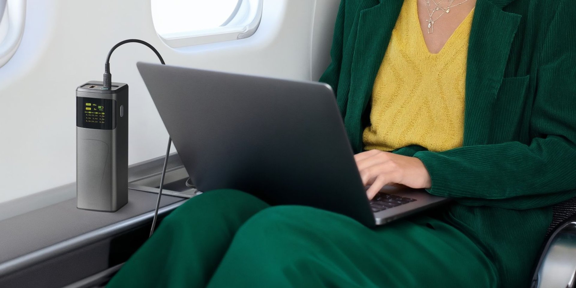 Zestaw mobilny dla laptopa, który przyda się w domu oraz podróży – tak by nigdy nie zabrakło energii