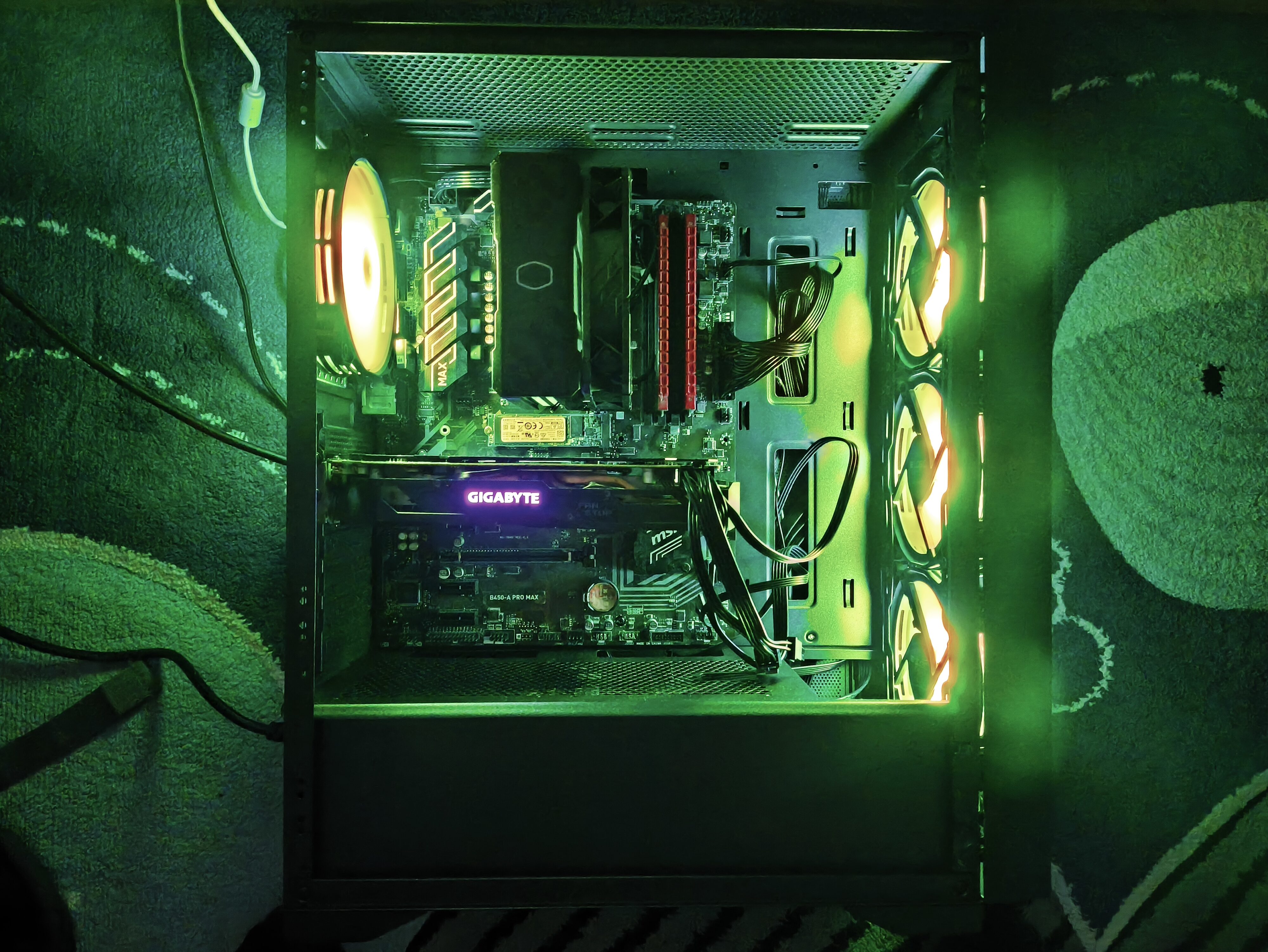 Logic Dart Pro Midi ARGB - test obudowy. Jest przewiewnie i do tego względnie tanio