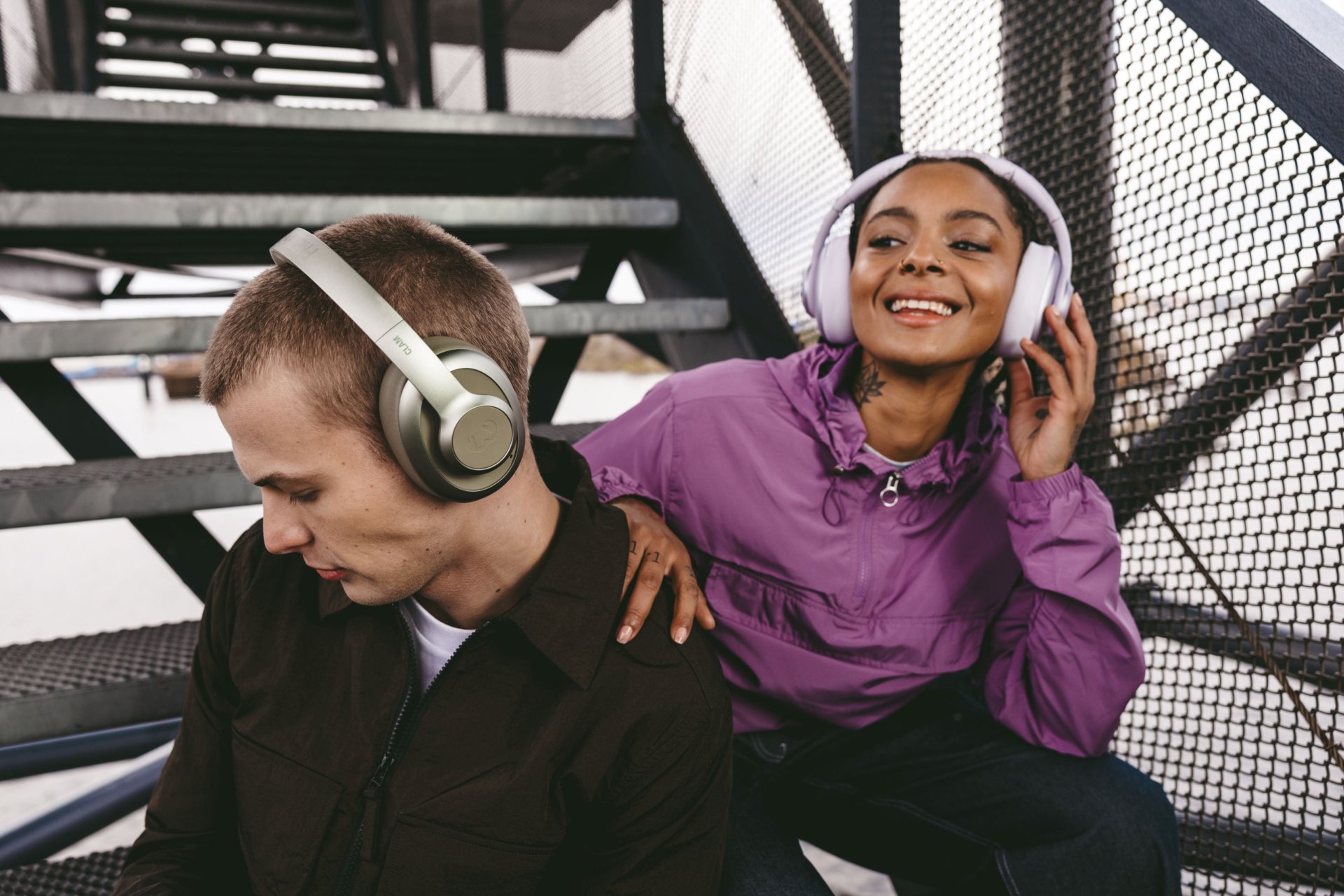 Clam Ace 2 - słuchawki, które grają do 100 godzin na jednym ładowaniu!