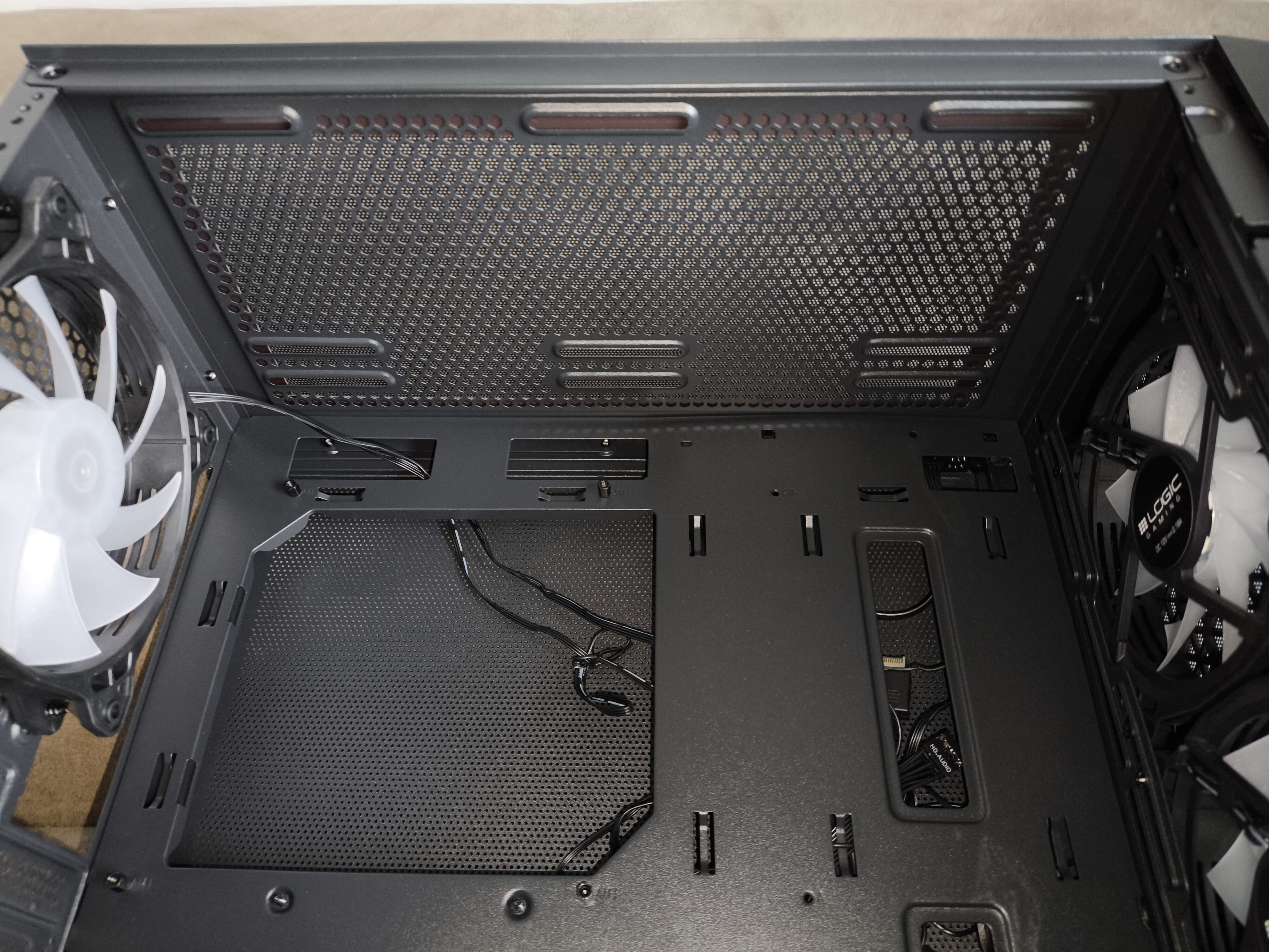 Logic Dart Pro Midi ARGB - test obudowy. Jest przewiewnie i do tego względnie tanio