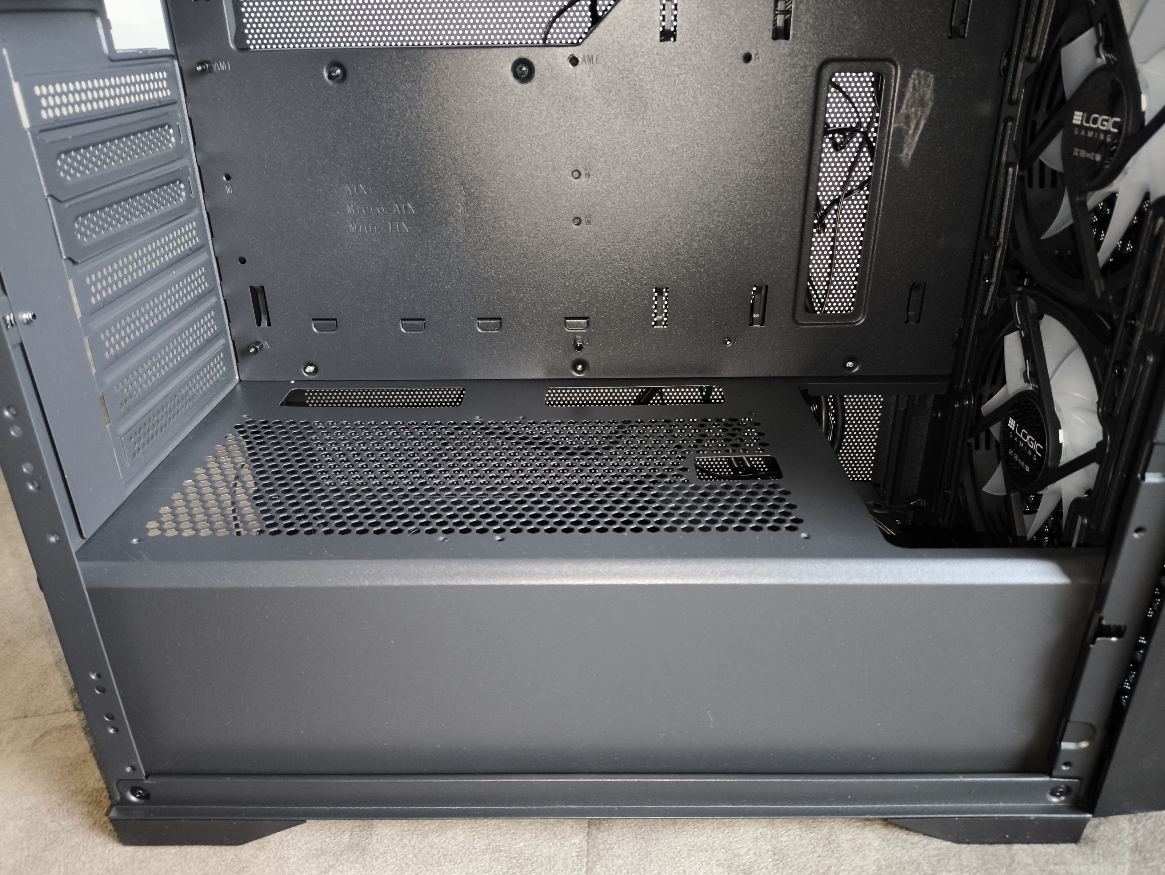 Logic Dart Pro Midi ARGB - test obudowy. Jest przewiewnie i do tego względnie tanio