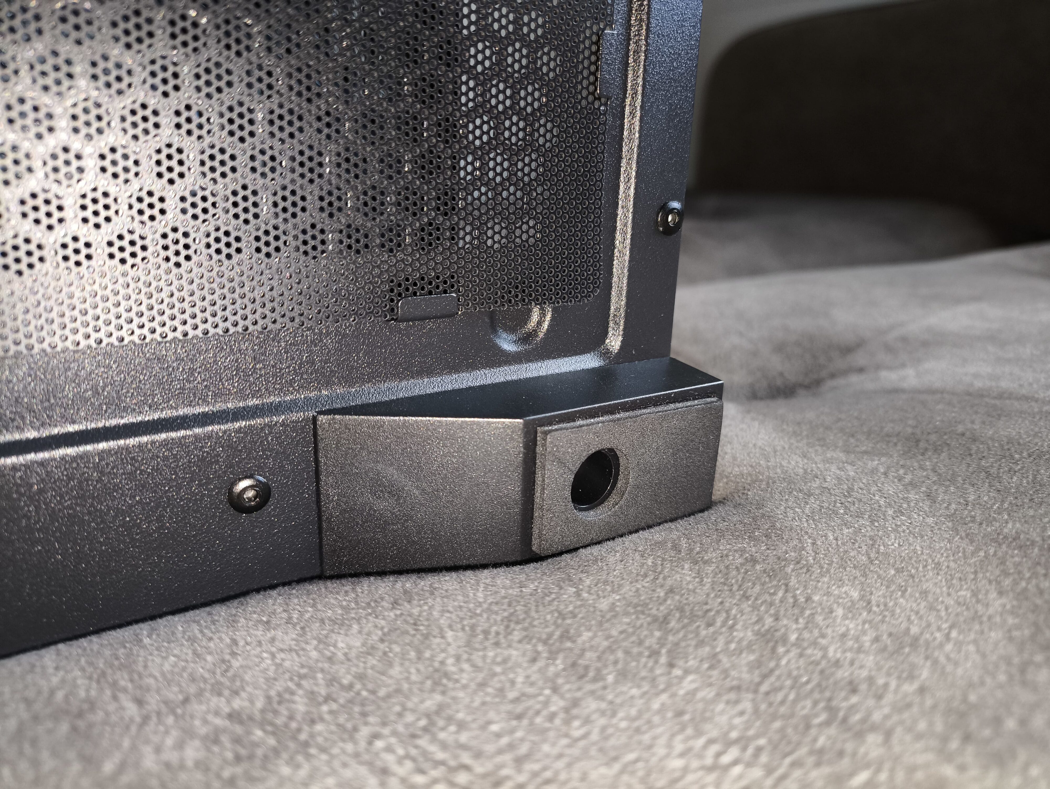 Logic Dart Pro Midi ARGB - test obudowy. Jest przewiewnie i do tego względnie tanio