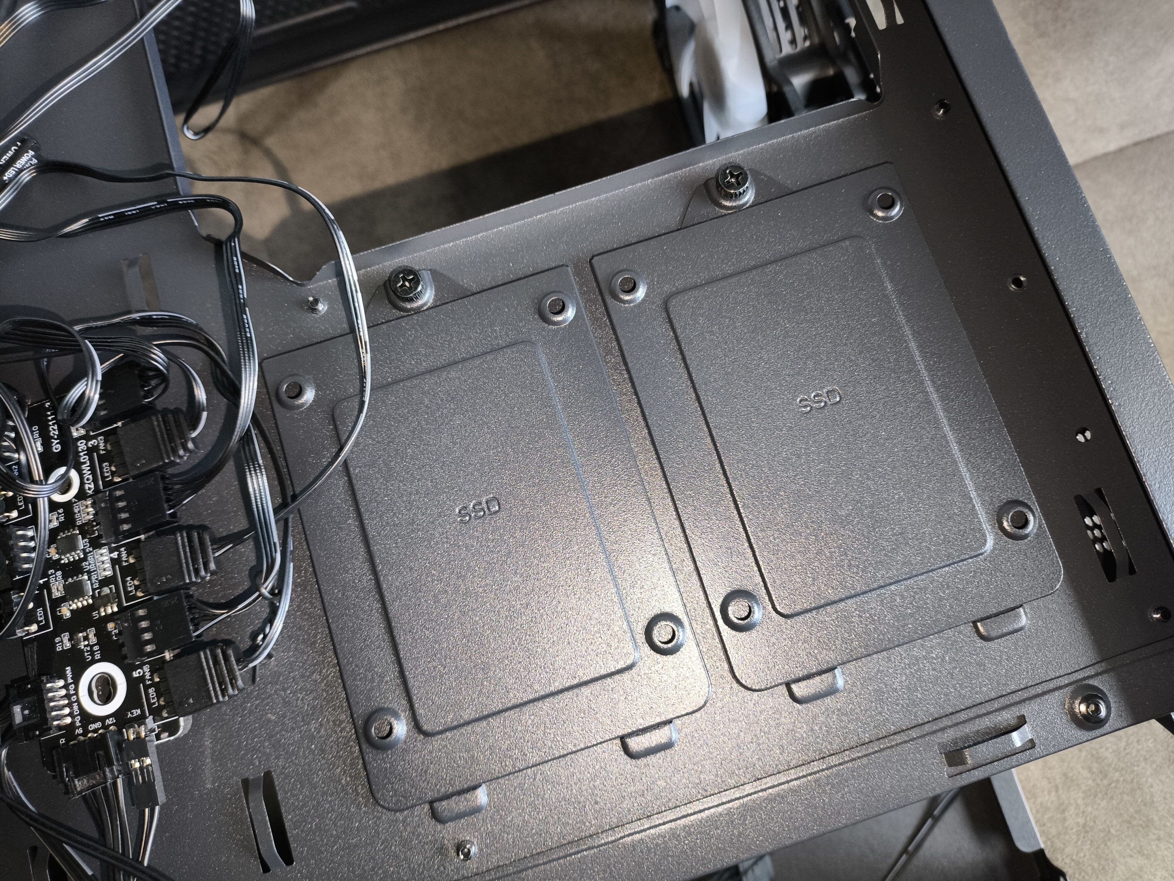 Logic Dart Pro Midi ARGB - test obudowy. Jest przewiewnie i do tego względnie tanio