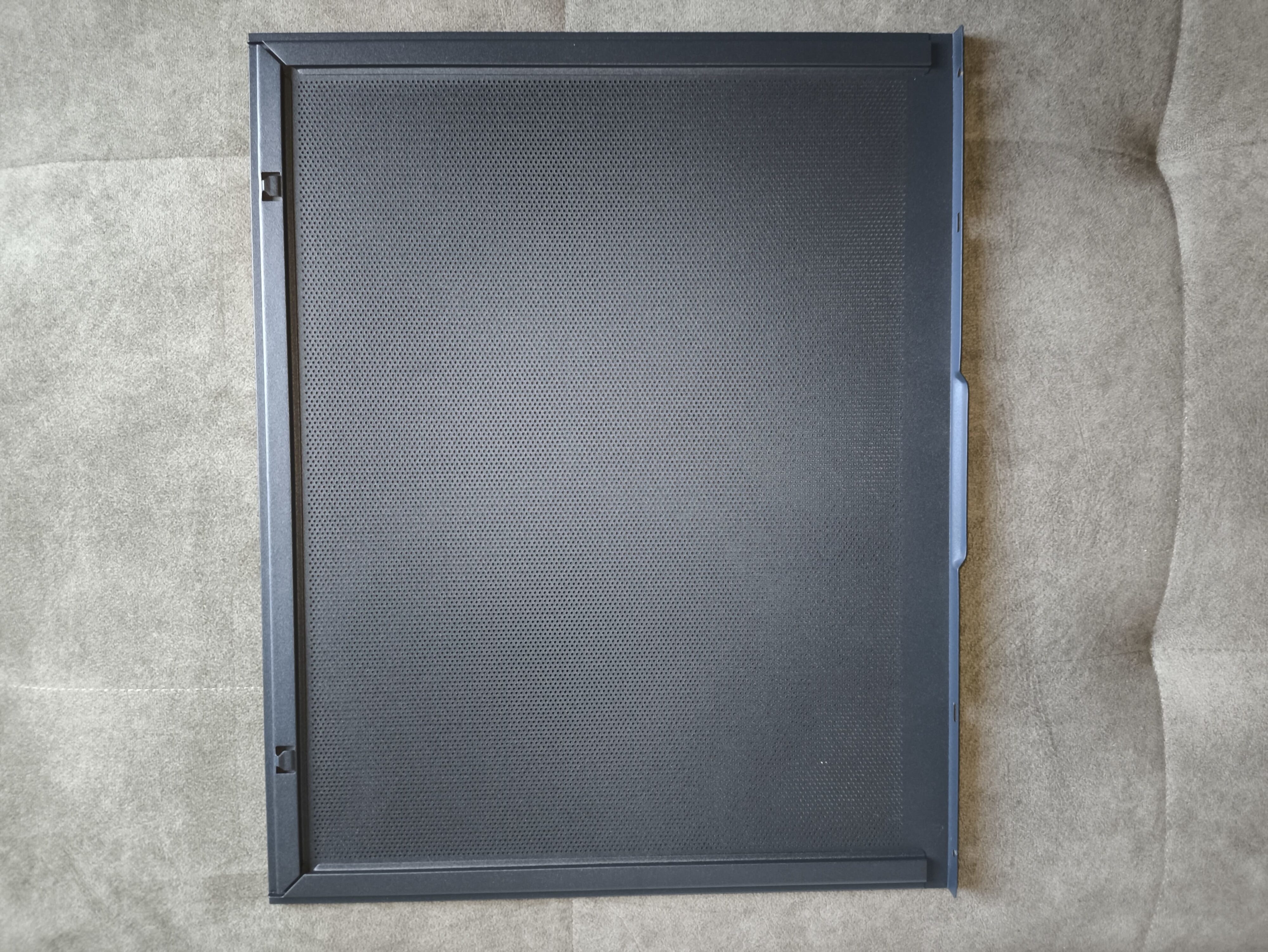 Logic Dart Pro Midi ARGB - test obudowy. Jest przewiewnie i do tego względnie tanio