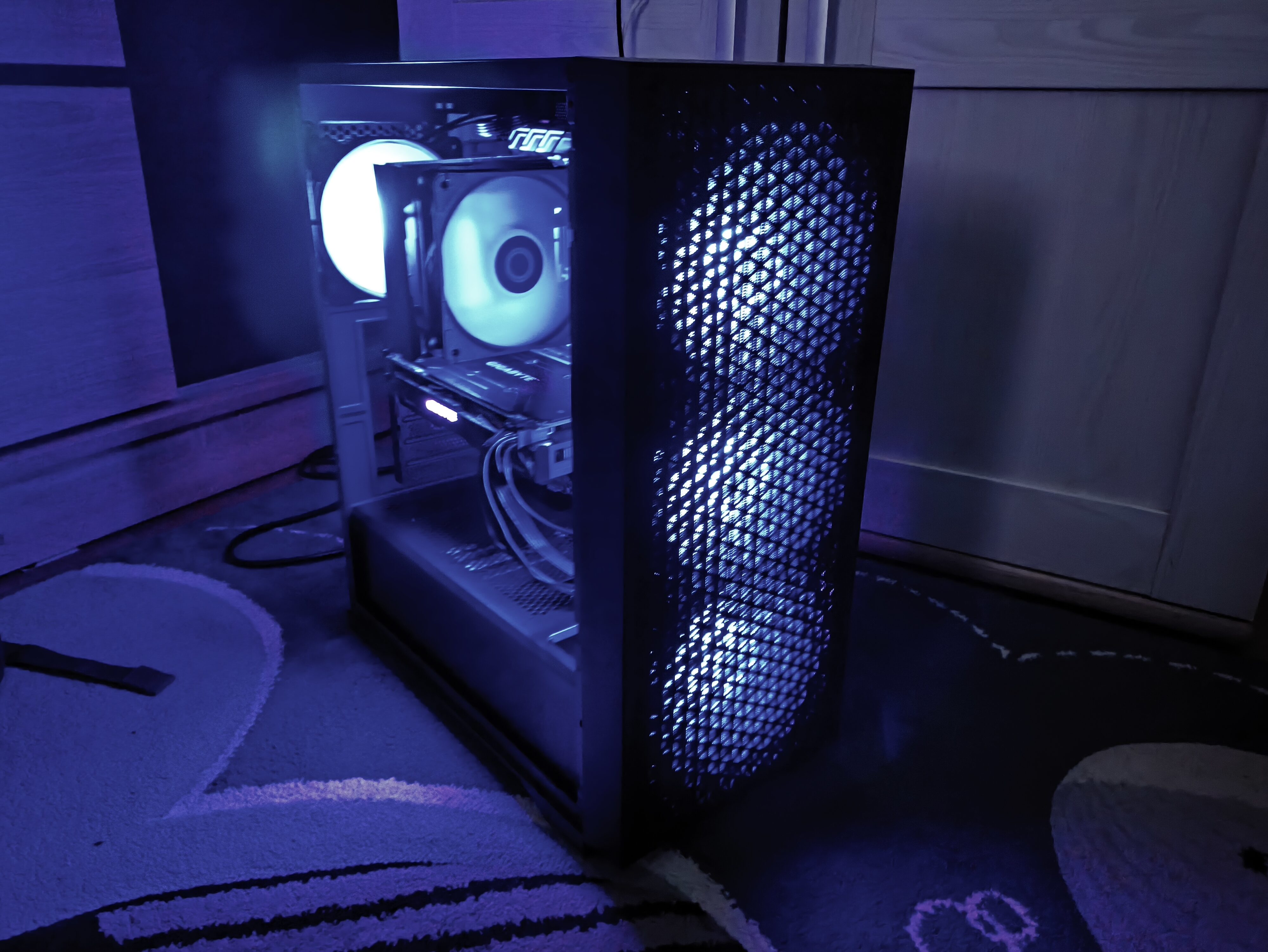 Logic Dart Pro Midi ARGB - test obudowy. Jest przewiewnie i do tego względnie tanio