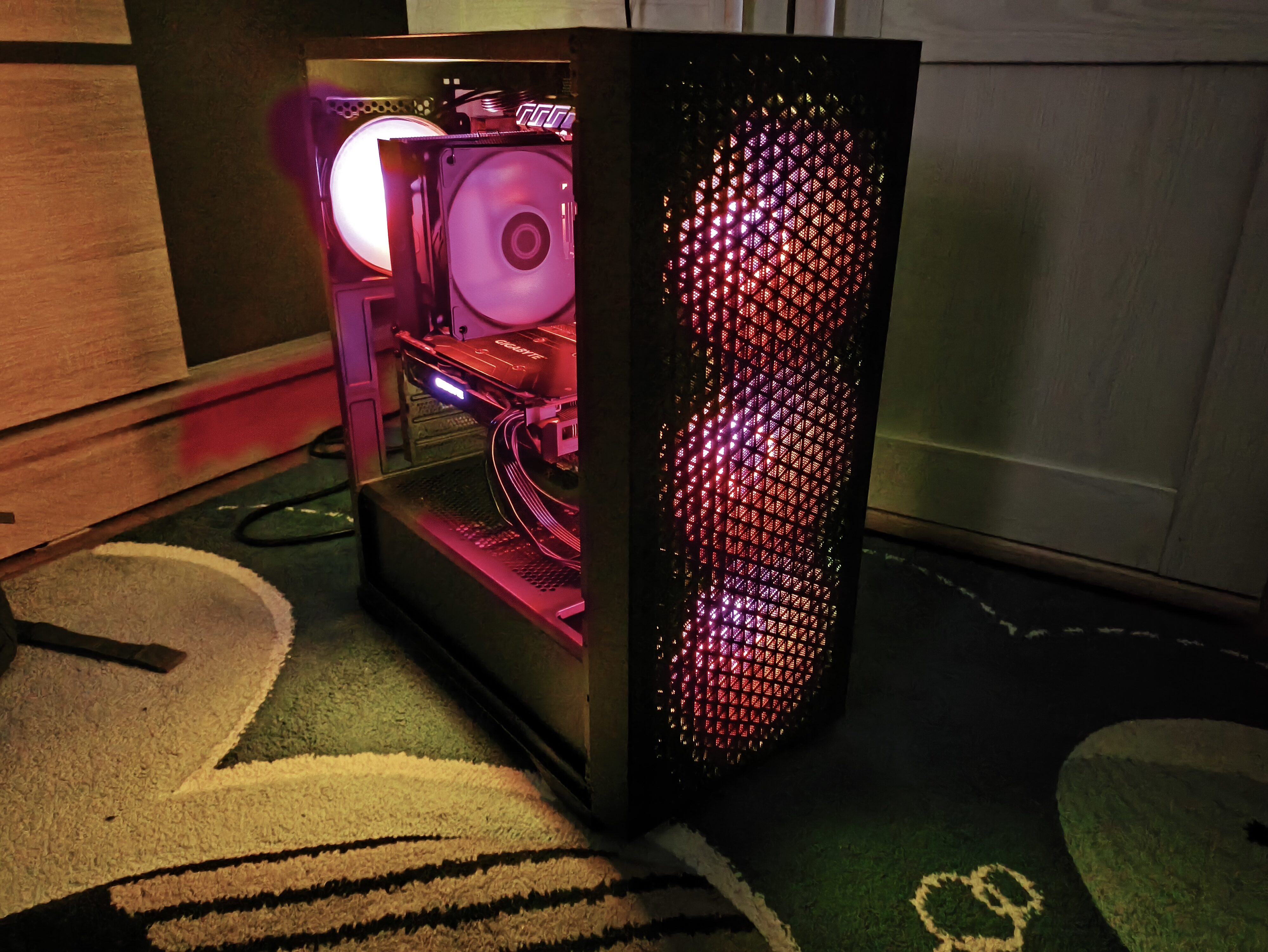 Logic Dart Pro Midi ARGB - test obudowy. Jest przewiewnie i do tego względnie tanio