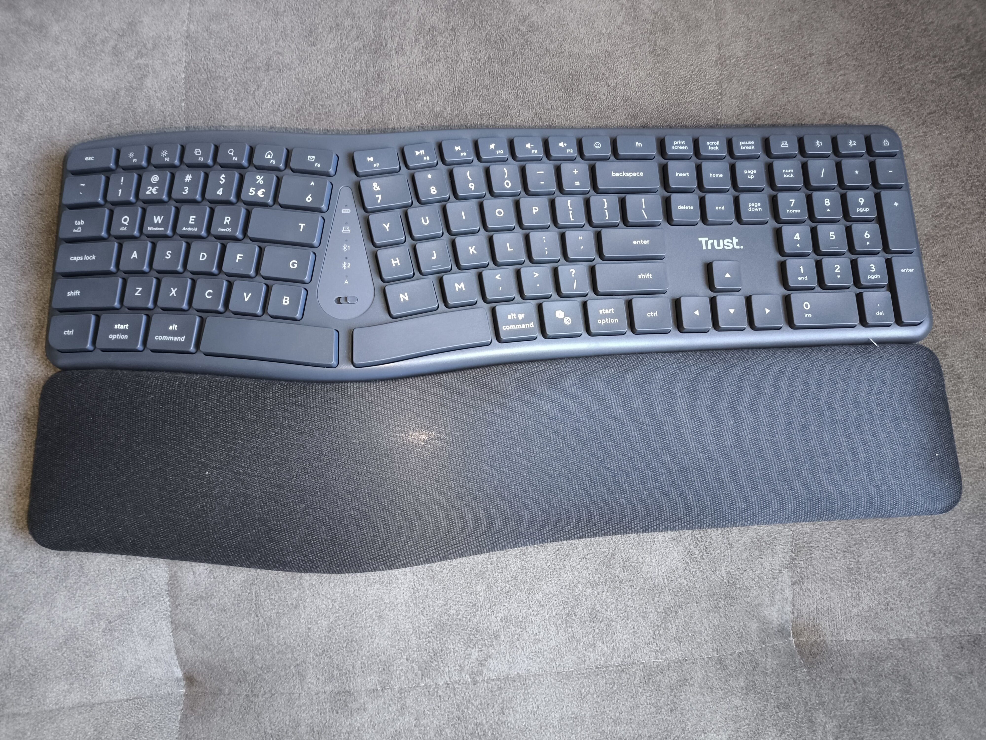 Trust Keyra - test bardzo ergonomicznej klawiatury. Przynajmniej według słów Trusta