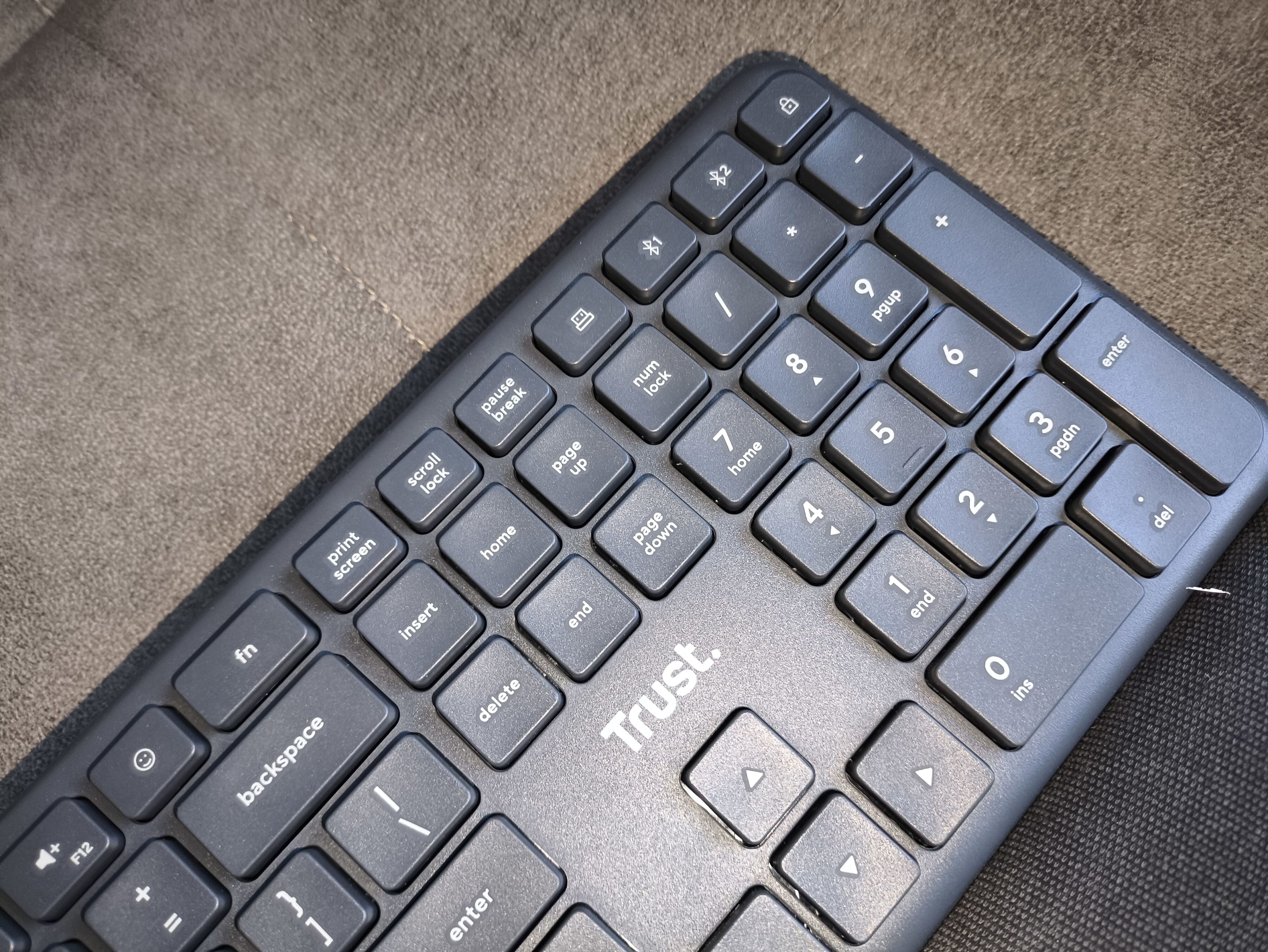 Trust Keyra - test bardzo ergonomicznej klawiatury. Przynajmniej według słów Trusta