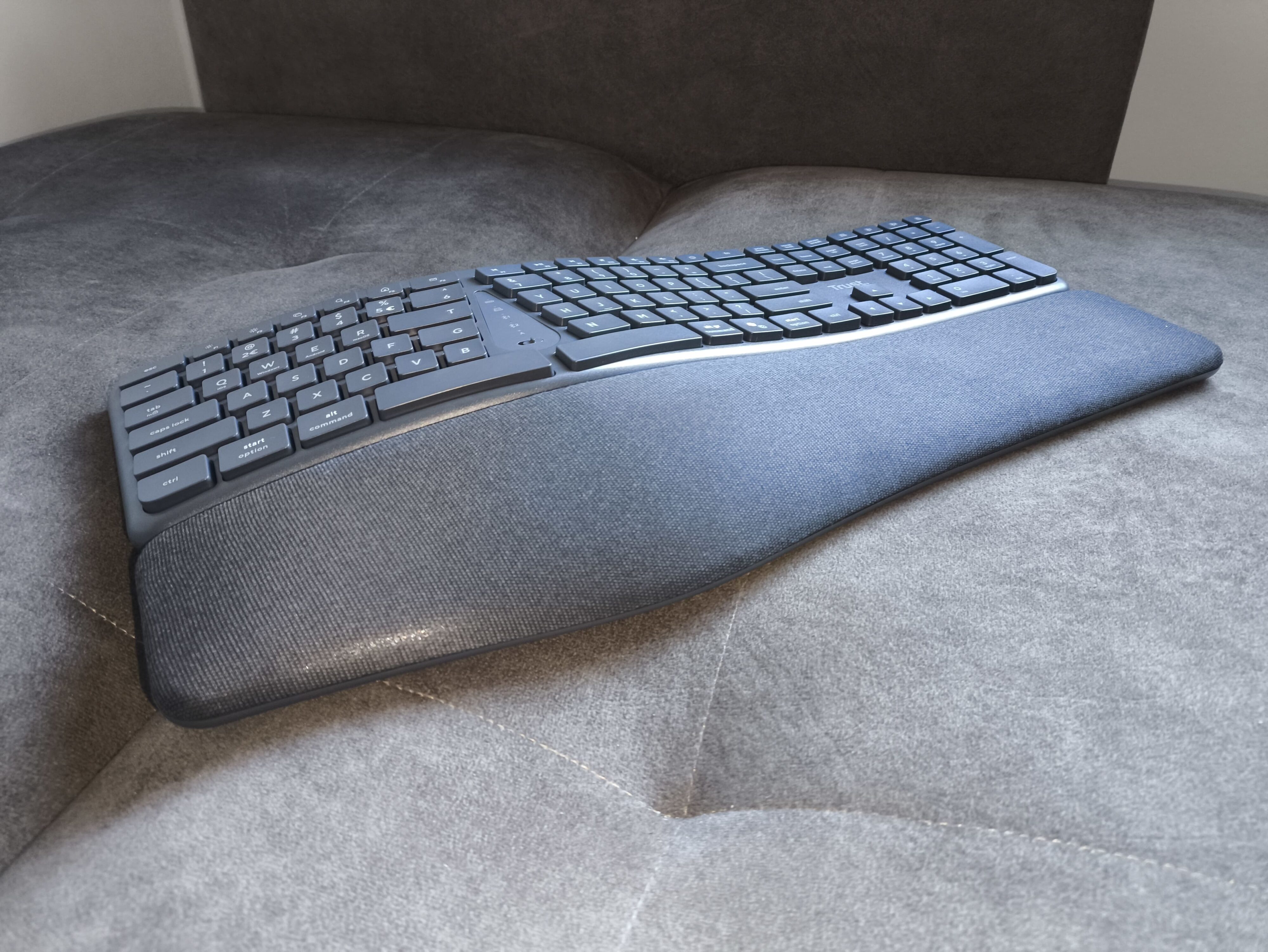 Trust Keyra - test bardzo ergonomicznej klawiatury. Przynajmniej według słów Trusta