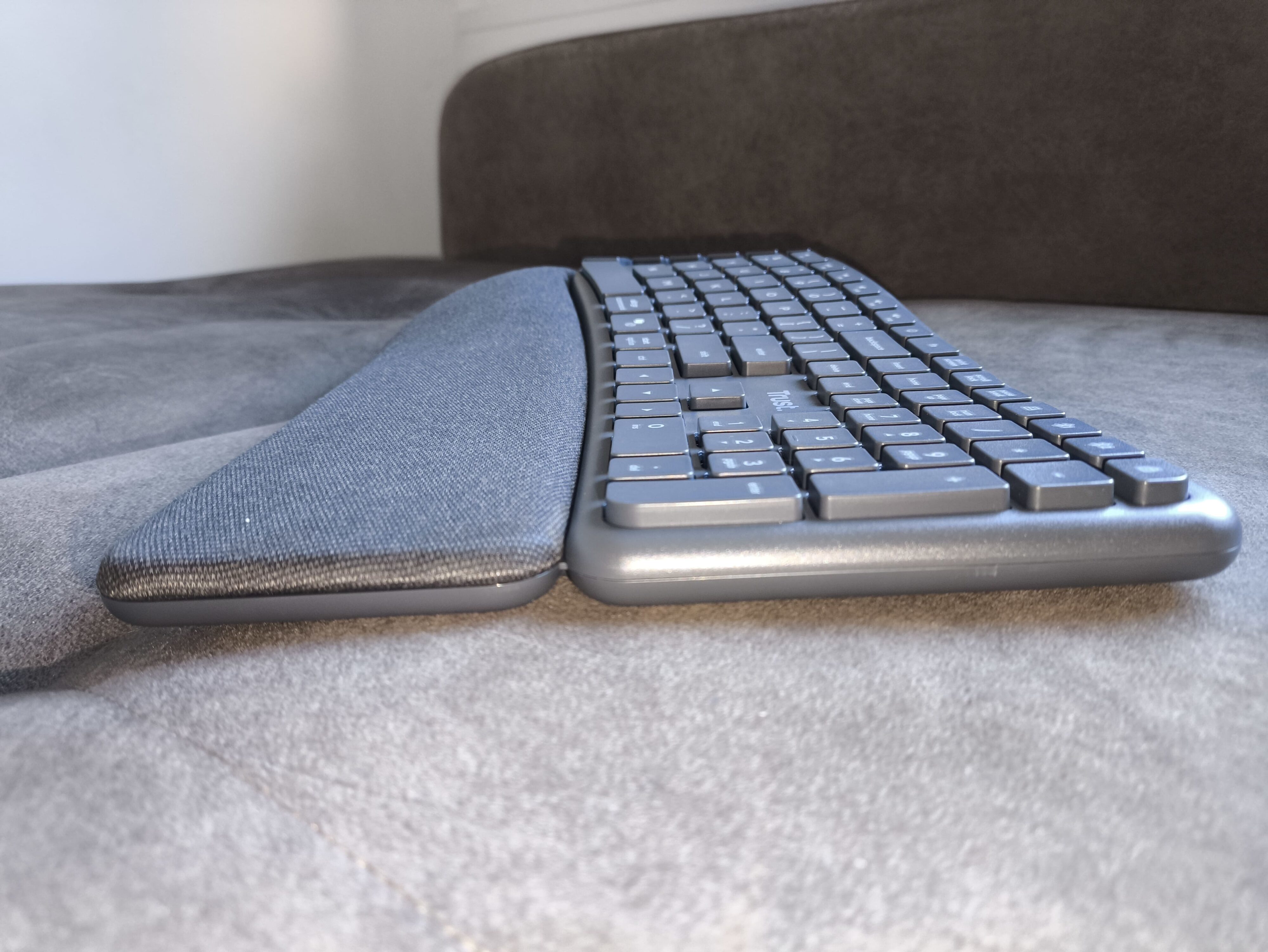 Trust Keyra - test bardzo ergonomicznej klawiatury. Przynajmniej według słów Trusta