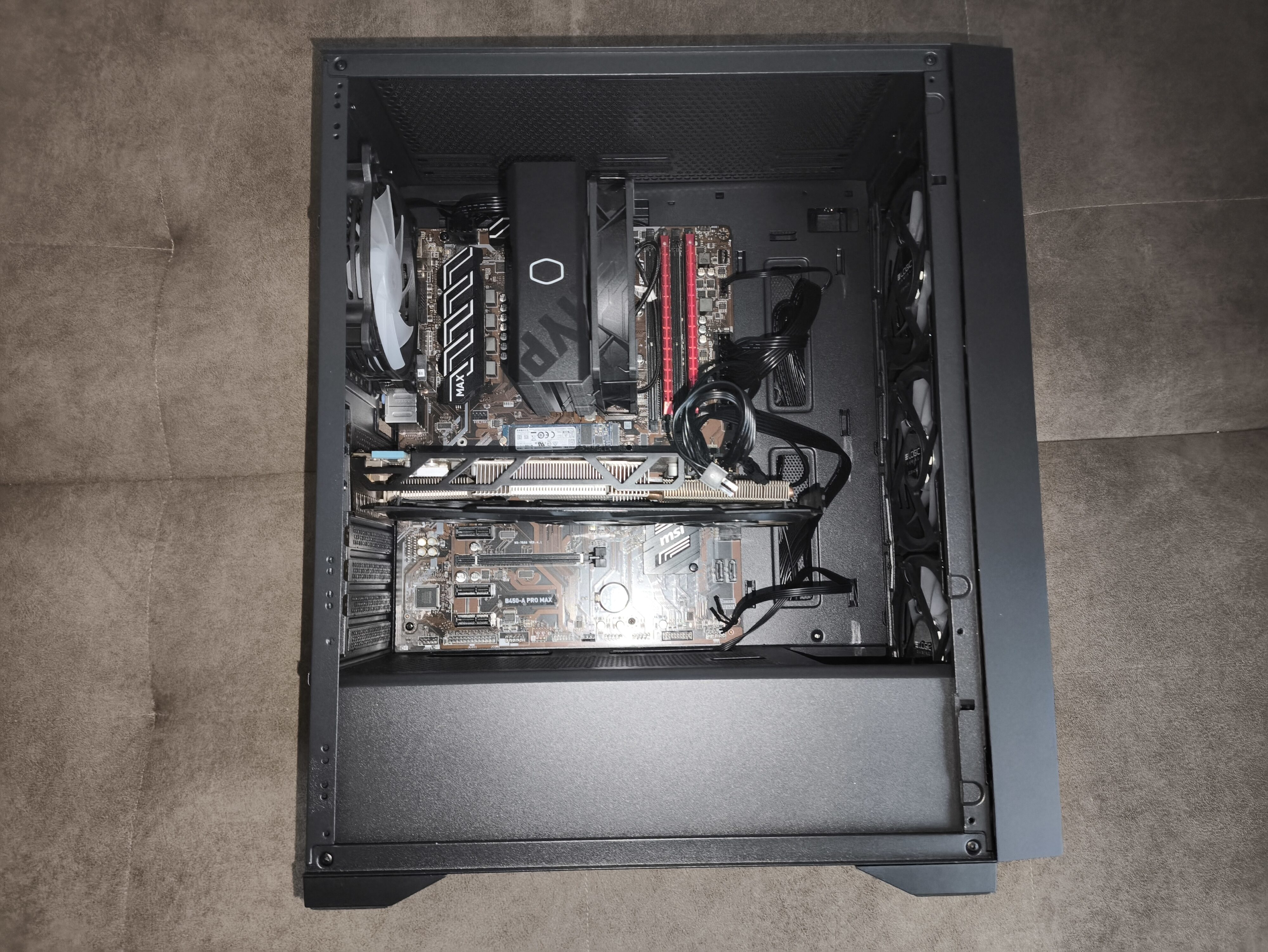 Logic Dart Pro Midi ARGB - test obudowy. Jest przewiewnie i do tego względnie tanio