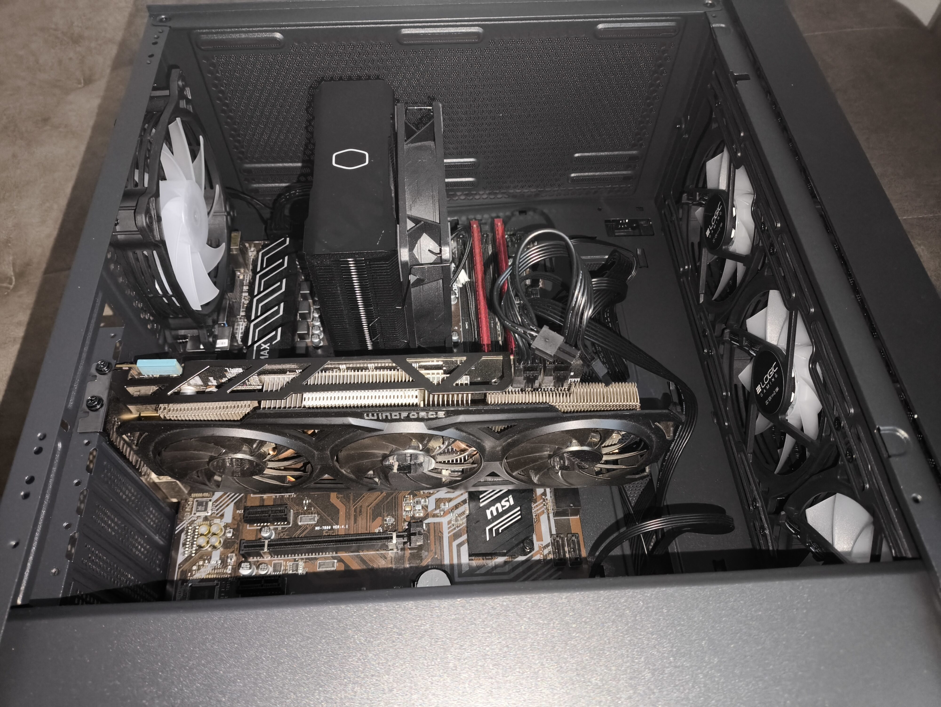 Logic Dart Pro Midi ARGB - test obudowy. Jest przewiewnie i do tego względnie tanio