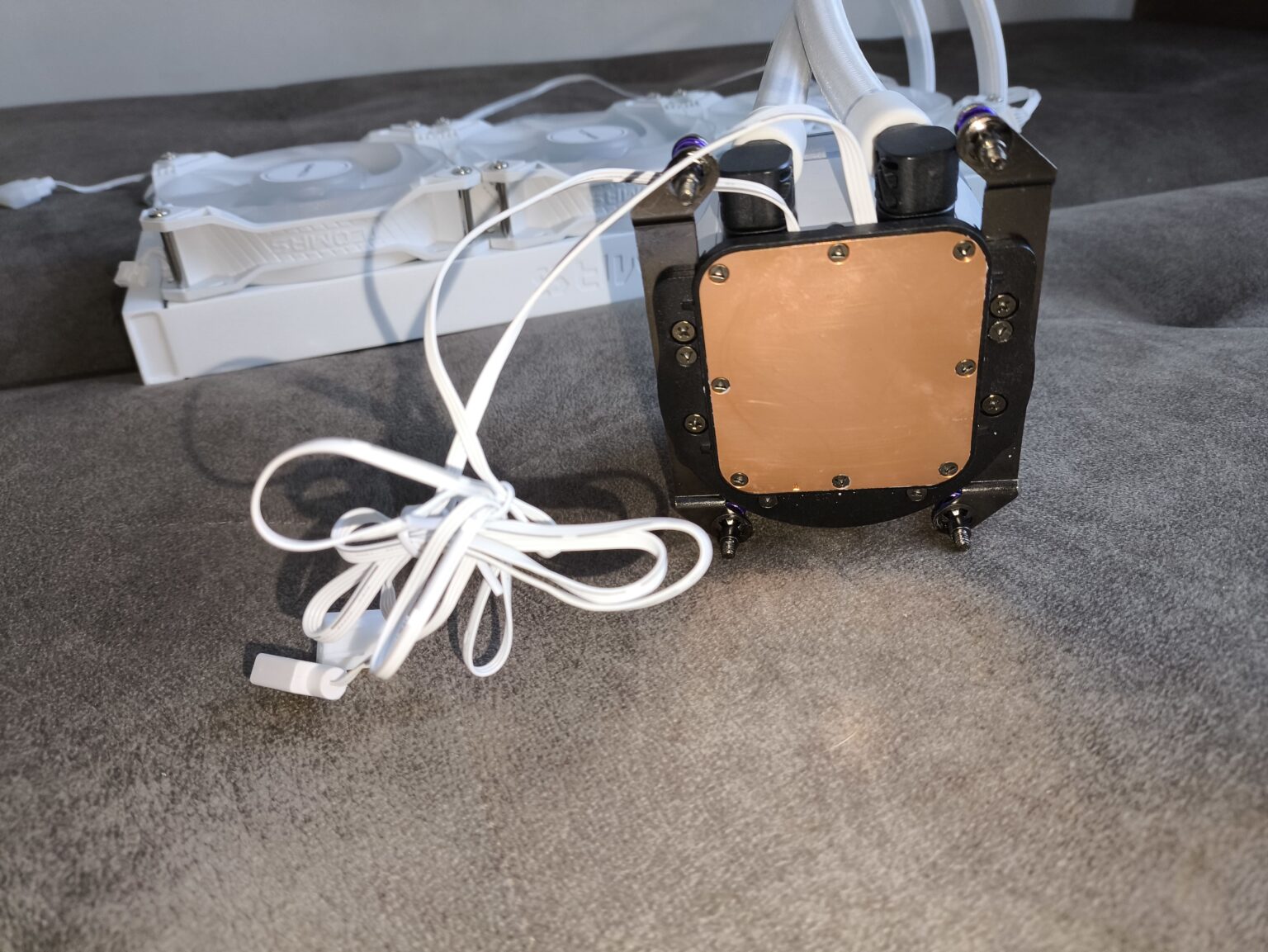 TComas LE100 360 - test chłodzenia AIO. Jest tanio, a wydajnością zawstydza dużo droższych modeli