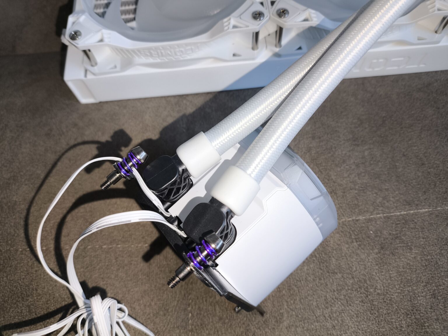 TComas LE100 360 - test chłodzenia AIO. Jest tanio, a wydajnością zawstydza dużo droższych modeli