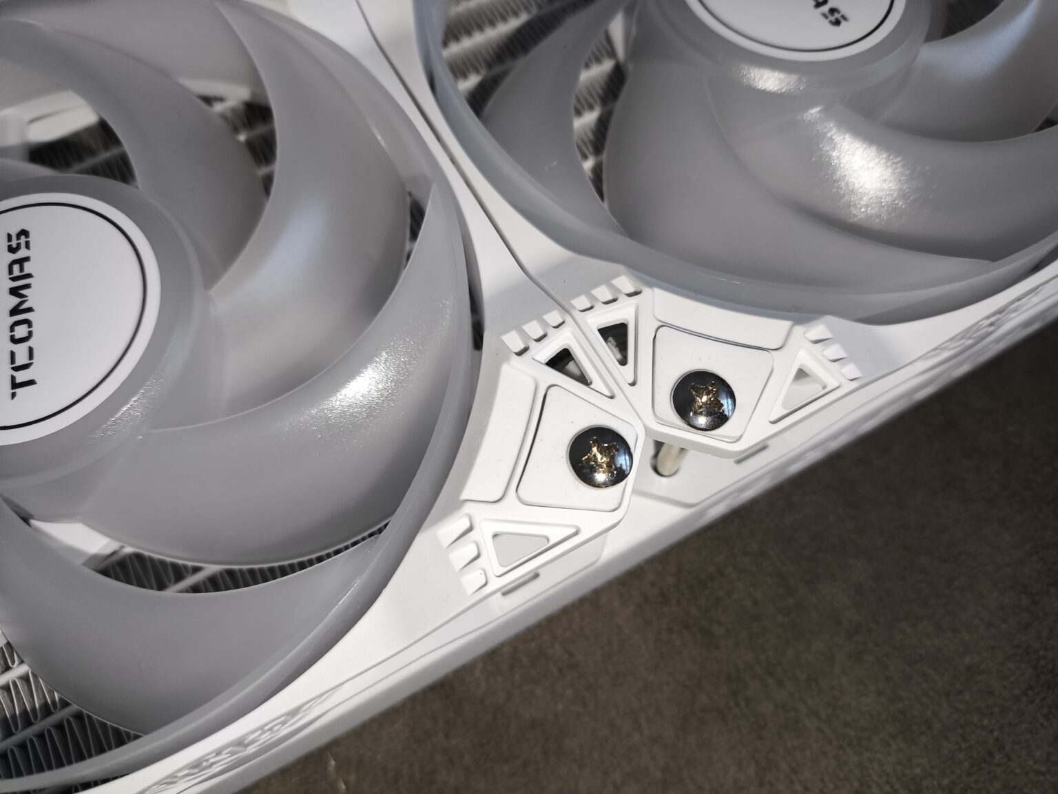 TComas LE100 360 - test chłodzenia AIO. Jest tanio, a wydajnością zawstydza dużo droższych modeli