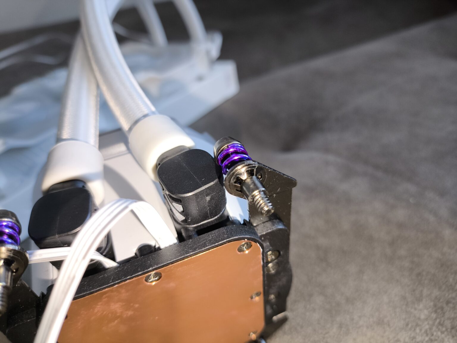 TComas LE100 360 - test chłodzenia AIO. Jest tanio, a wydajnością zawstydza dużo droższych modeli