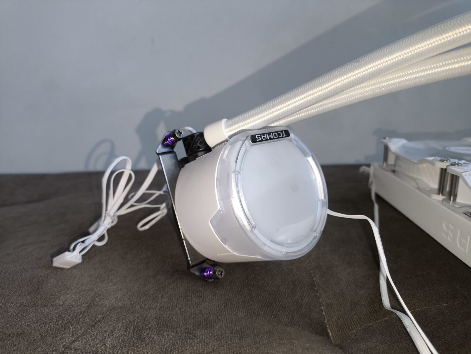 TComas LE100 360 - test chłodzenia AIO. Jest tanio, a wydajnością zawstydza dużo droższych modeli