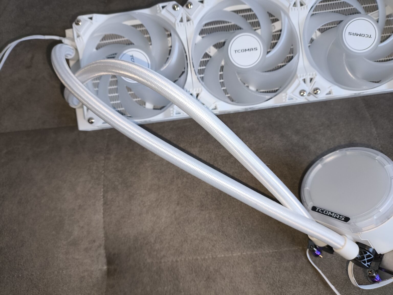 TComas LE100 360 - test chłodzenia AIO. Jest tanio, a wydajnością zawstydza dużo droższych modeli