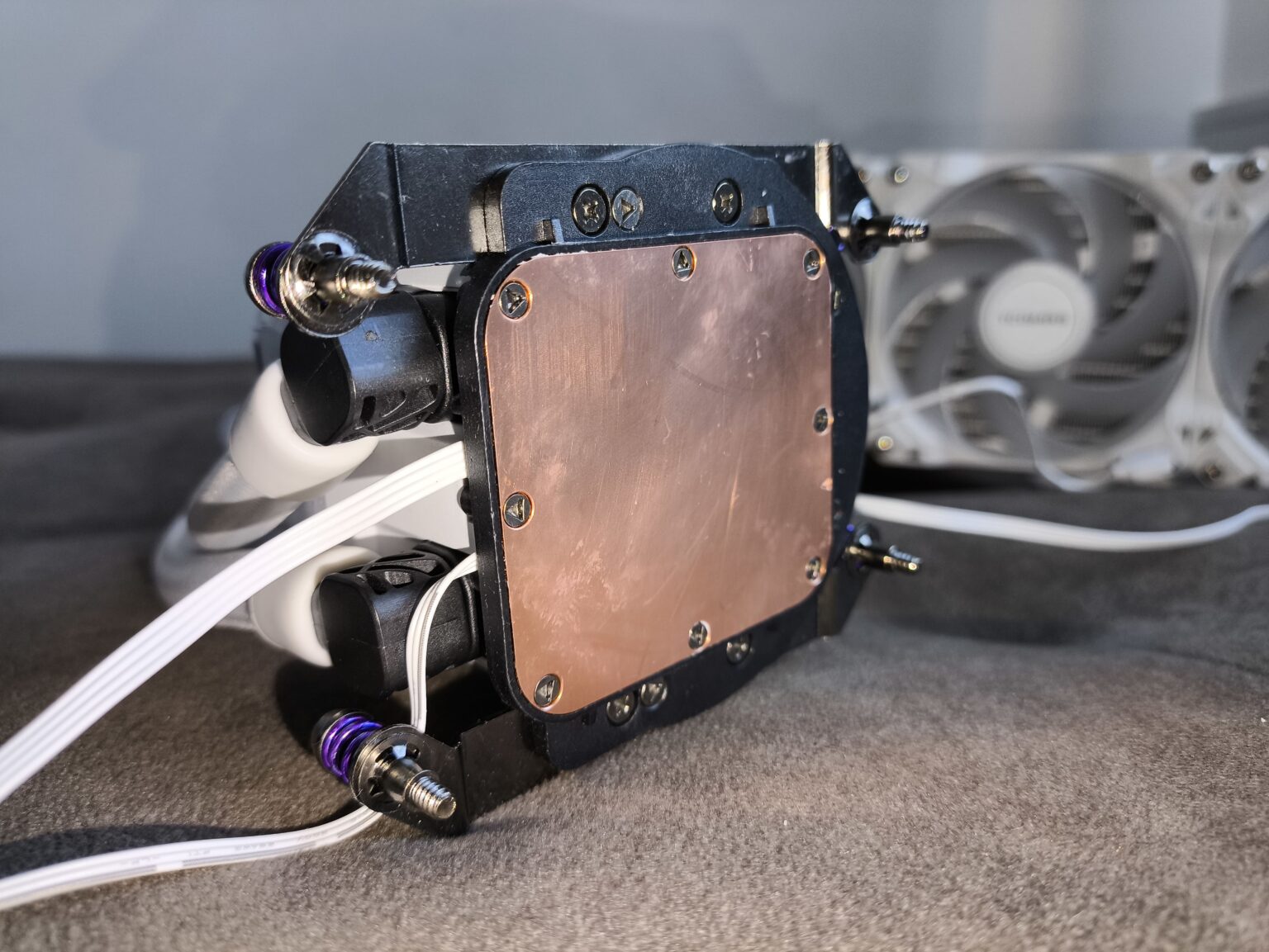 TComas LE100 360 - test chłodzenia AIO. Jest tanio, a wydajnością zawstydza dużo droższych modeli