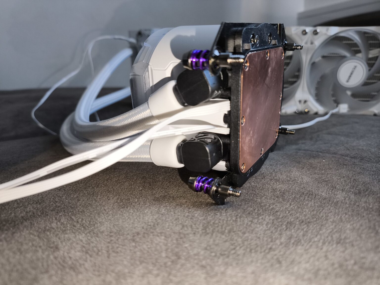 TComas LE100 360 - test chłodzenia AIO. Jest tanio, a wydajnością zawstydza dużo droższych modeli