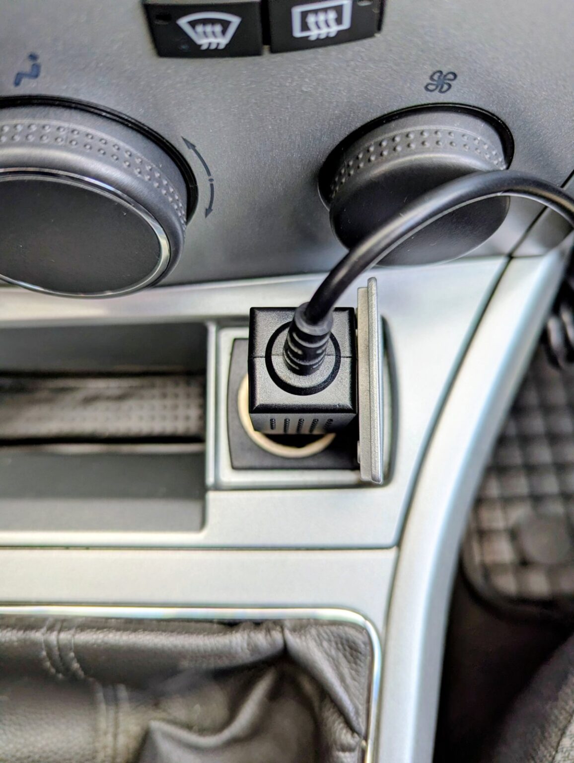 Teraz już żaden parking nam nie straszny - Recenzja wideorejestratora MiVue 803W Pro