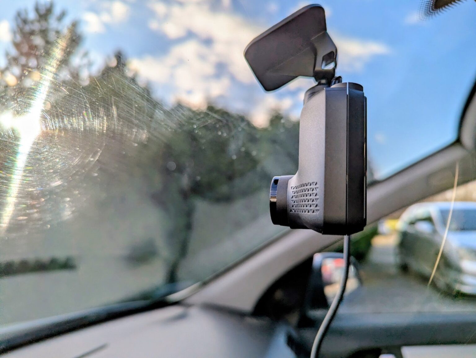 Teraz już żaden parking nam nie straszny - Recenzja wideorejestratora MiVue 803W Pro