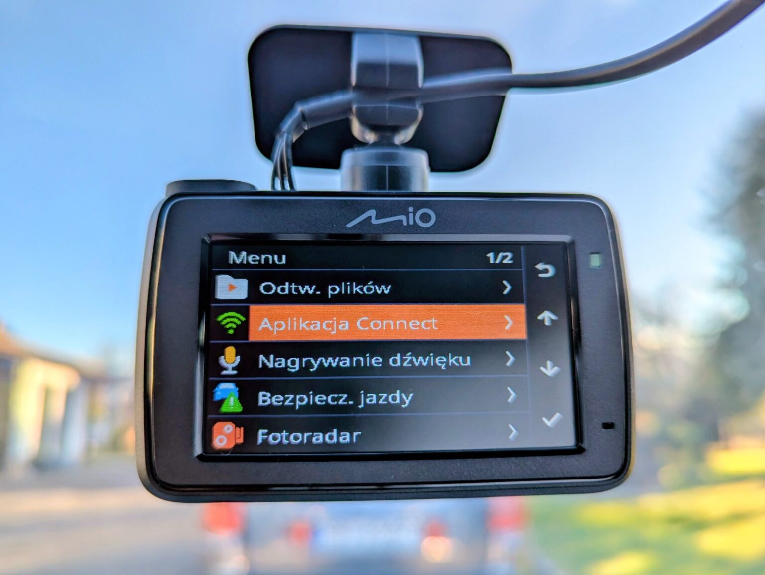 Teraz już żaden parking nam nie straszny - Recenzja wideorejestratora MiVue 803W Pro