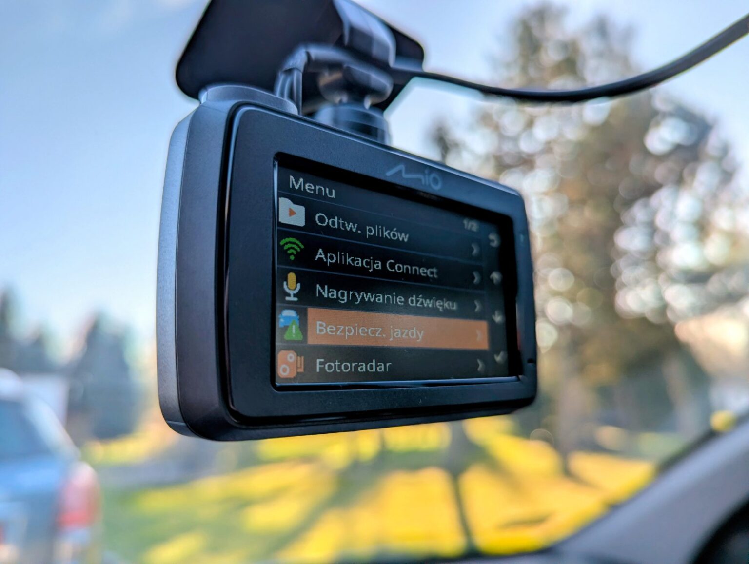 Teraz już żaden parking nam nie straszny - Recenzja wideorejestratora MiVue 803W Pro