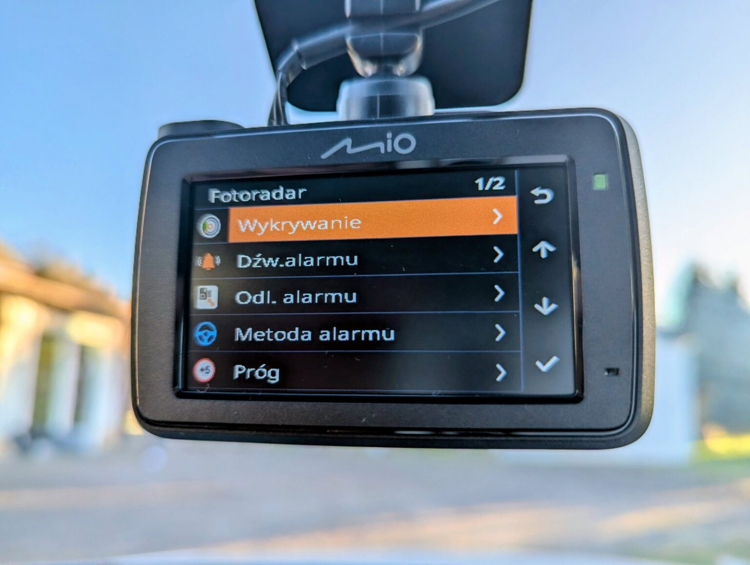 Teraz już żaden parking nam nie straszny - Recenzja wideorejestratora MiVue 803W Pro