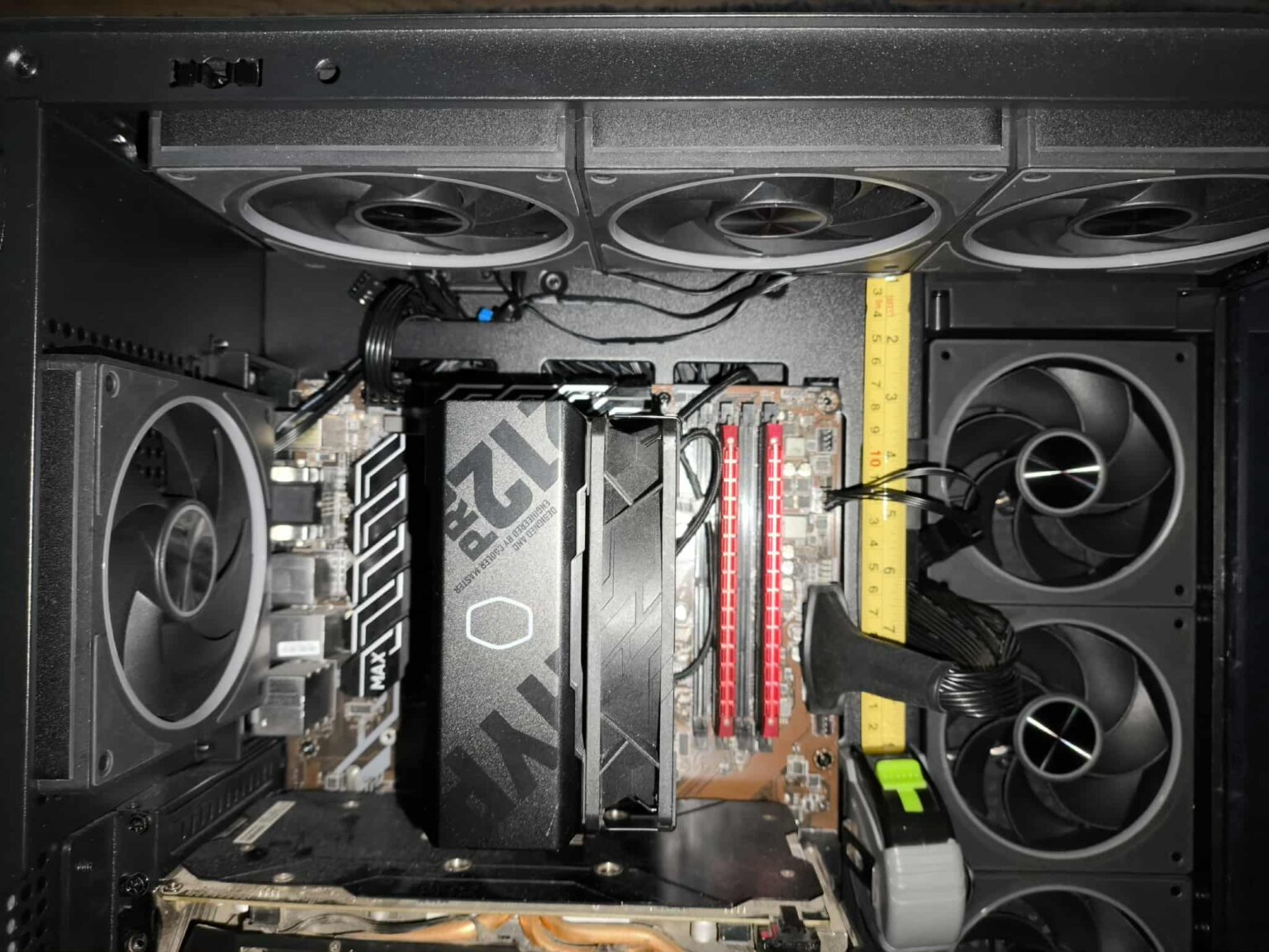 Modecom Volcano Stellar Plus ARGB Midi 8F Black - test obudowy w nowej wersji. Propozycja dla fanów rozbudowanego podświetlenia ARGB i większej ilości miejsca we wnętrzu