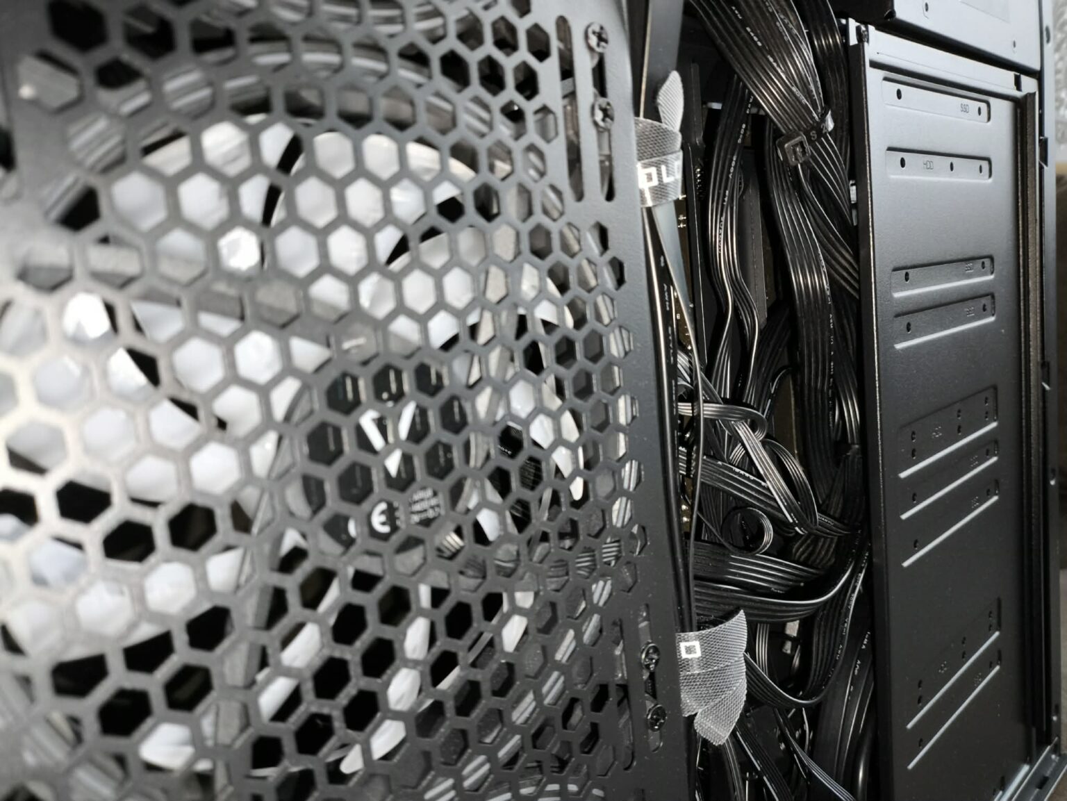 Modecom Volcano Space XL ARGB Full Tower 5F - premierowy test obudowy. Dla tych co lubią skrzynki typu Full-Tower