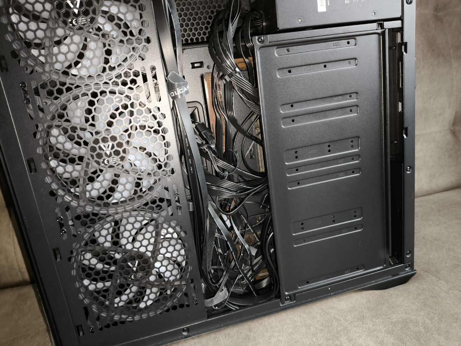 Modecom Volcano Space XL ARGB Full Tower 5F - premierowy test obudowy. Dla tych co lubią skrzynki typu Full-Tower