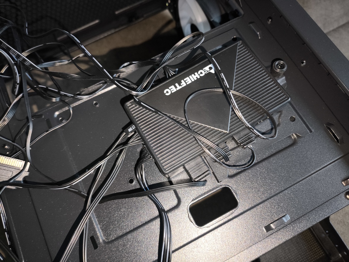 Chieftec Vista - test obudowy. Jest tanio ale nie jest jednocześnie tandetnie