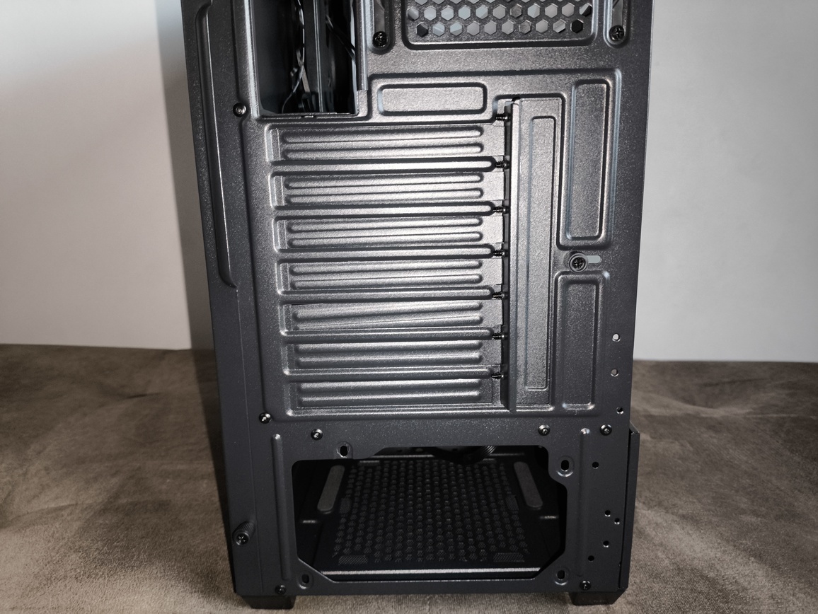 Chieftec Vista - test obudowy. Jest tanio ale nie jest jednocześnie tandetnie