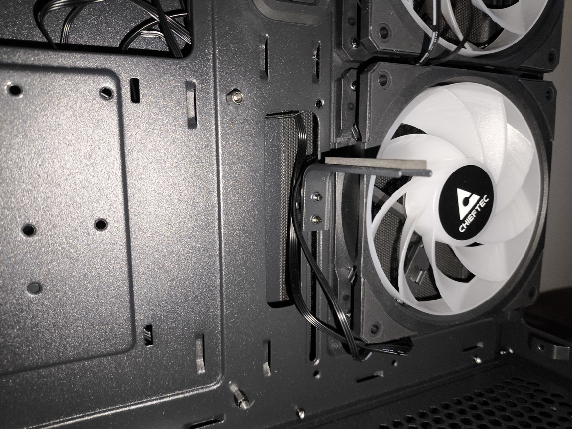 Chieftec Vista - test obudowy. Jest tanio ale nie jest jednocześnie tandetnie