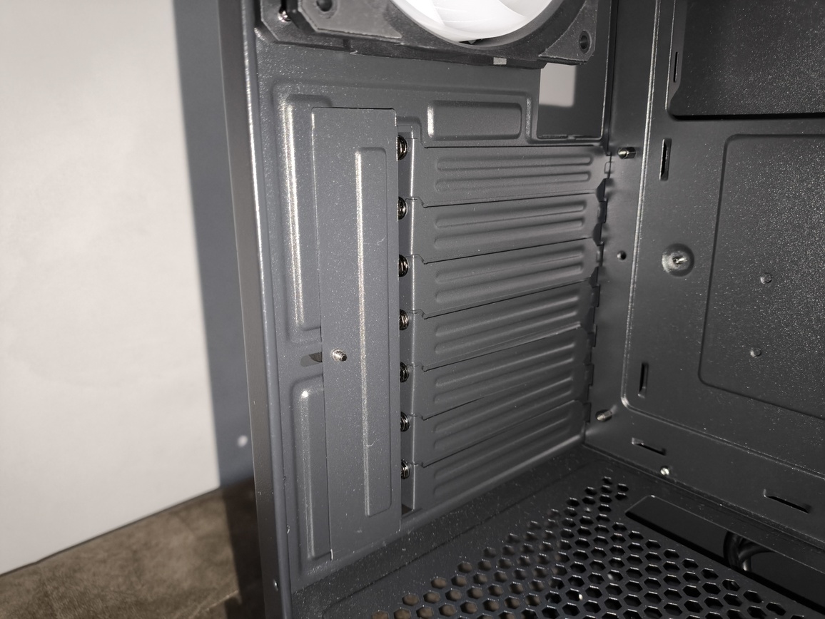 Chieftec Vista - test obudowy. Jest tanio ale nie jest jednocześnie tandetnie