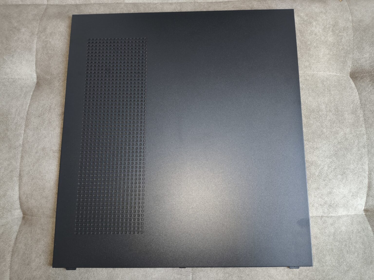 Modecom Volcano Stellar Plus ARGB Midi 8F Black - test obudowy w nowej wersji. Propozycja dla fanów rozbudowanego podświetlenia ARGB i większej ilości miejsca we wnętrzu