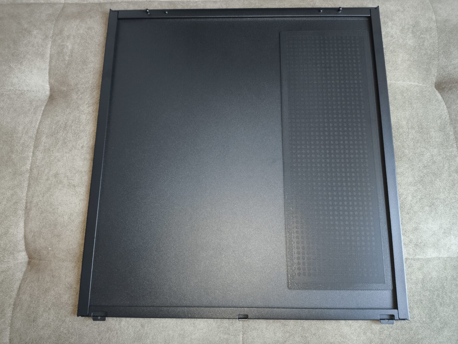 Modecom Volcano Stellar Plus ARGB Midi 8F Black - test obudowy w nowej wersji. Propozycja dla fanów rozbudowanego podświetlenia ARGB i większej ilości miejsca we wnętrzu