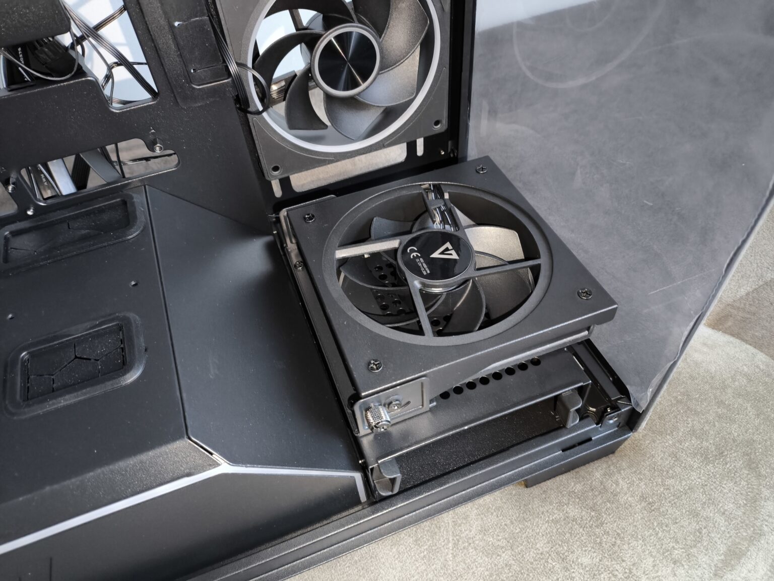 Modecom Volcano Stellar Plus ARGB Midi 8F Black - test obudowy w nowej wersji. Propozycja dla fanów rozbudowanego podświetlenia ARGB i większej ilości miejsca we wnętrzu