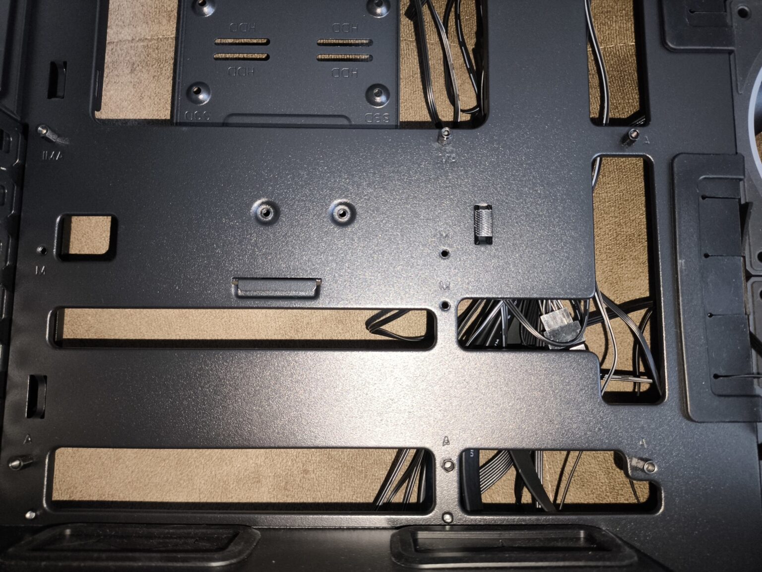 Modecom Volcano Stellar Plus ARGB Midi 8F Black - test obudowy w nowej wersji. Propozycja dla fanów rozbudowanego podświetlenia ARGB i większej ilości miejsca we wnętrzu