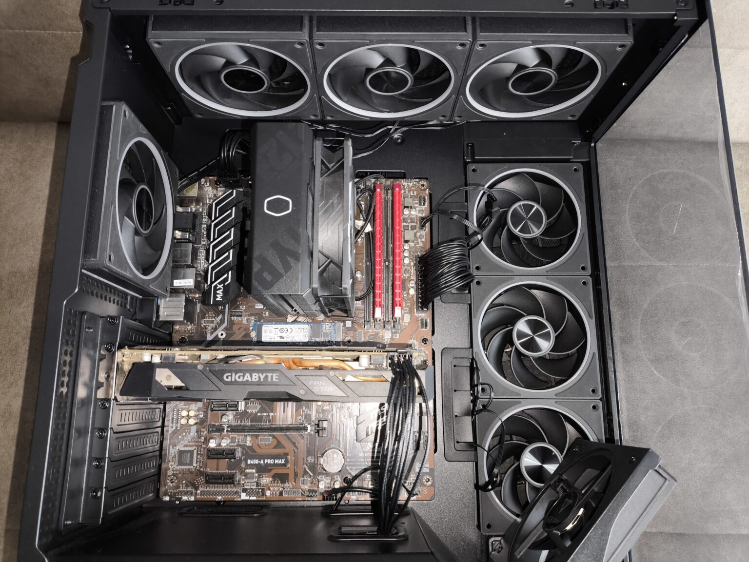 Modecom Volcano Stellar Plus ARGB Midi 8F Black - test obudowy w nowej wersji. Propozycja dla fanów rozbudowanego podświetlenia ARGB i większej ilości miejsca we wnętrzu