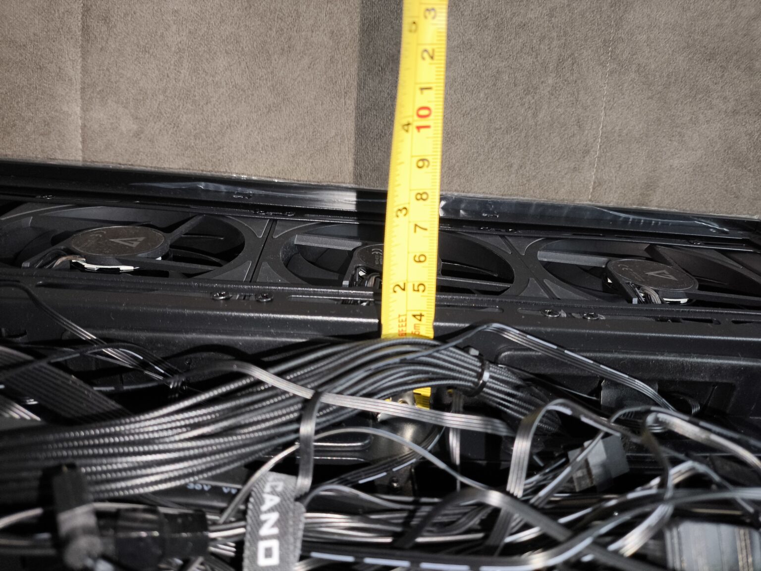 Modecom Volcano Stellar Plus ARGB Midi 8F Black - test obudowy w nowej wersji. Propozycja dla fanów rozbudowanego podświetlenia ARGB i większej ilości miejsca we wnętrzu