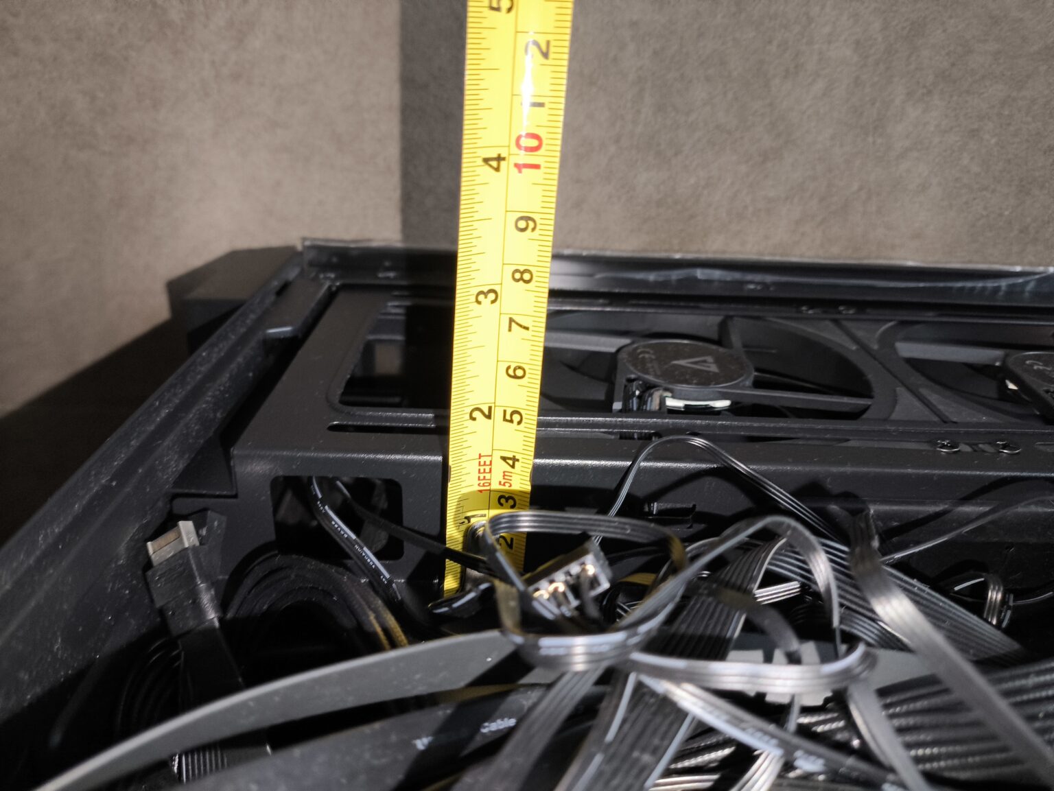 Modecom Volcano Stellar Plus ARGB Midi 8F Black - test obudowy w nowej wersji. Propozycja dla fanów rozbudowanego podświetlenia ARGB i większej ilości miejsca we wnętrzu