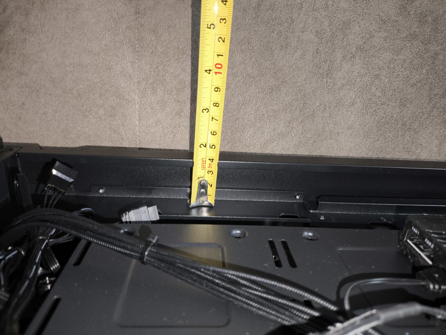 Modecom Volcano Stellar Plus ARGB Midi 8F Black - test obudowy w nowej wersji. Propozycja dla fanów rozbudowanego podświetlenia ARGB i większej ilości miejsca we wnętrzu