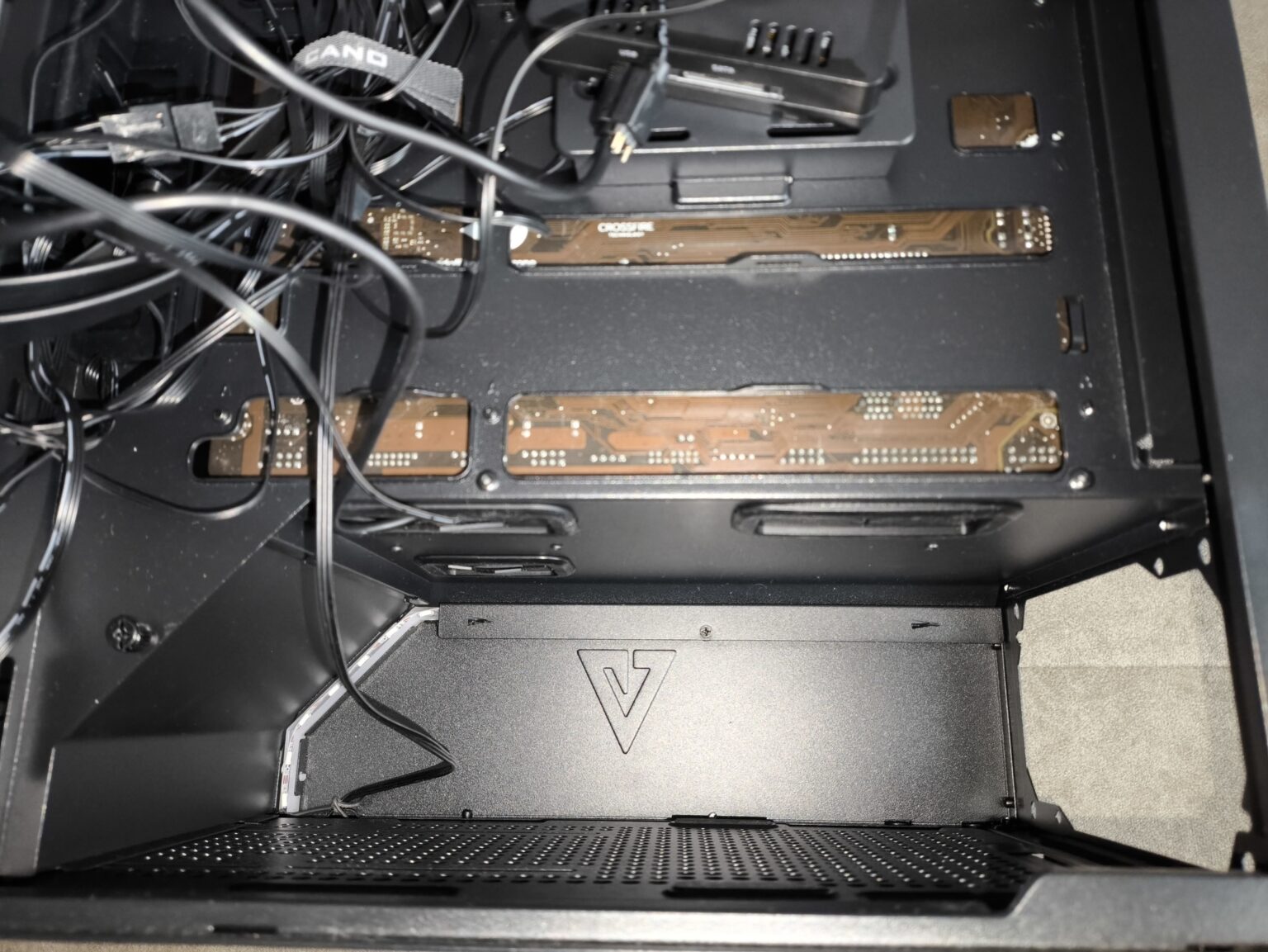 Modecom Volcano Stellar Plus ARGB Midi 8F Black - test obudowy w nowej wersji. Propozycja dla fanów rozbudowanego podświetlenia ARGB i większej ilości miejsca we wnętrzu