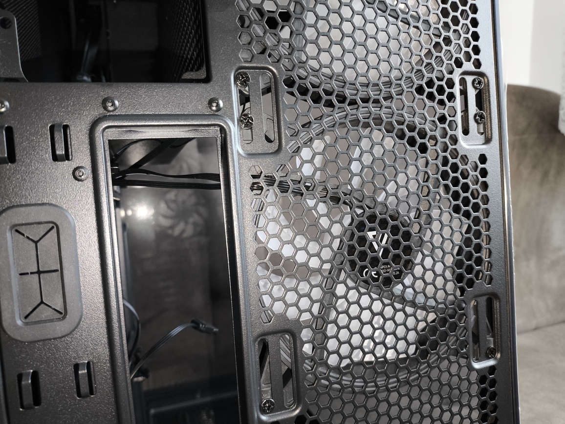 Modecom Volcano Space XL ARGB Full Tower 5F - premierowy test obudowy. Dla tych co lubią skrzynki typu Full-Tower