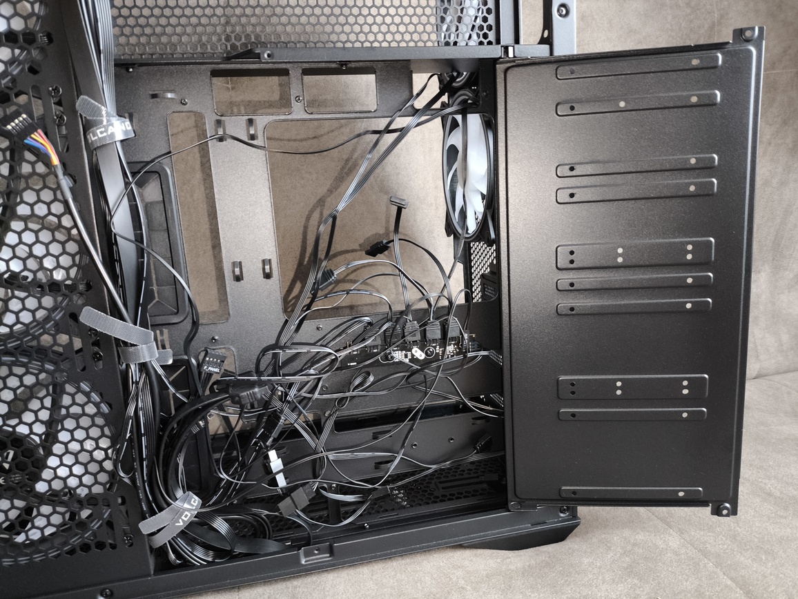 Modecom Volcano Space XL ARGB Full Tower 5F - premierowy test obudowy. Dla tych co lubią skrzynki typu Full-Tower