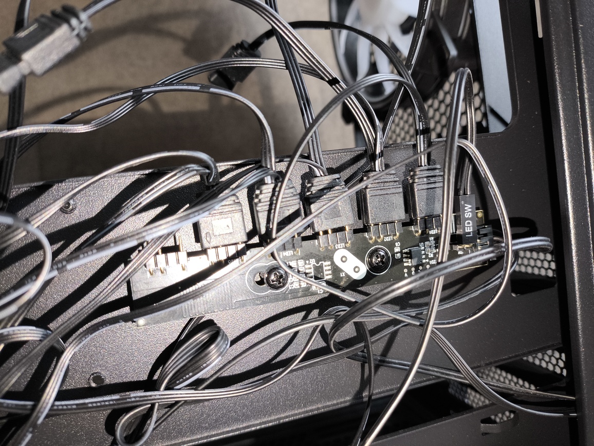 Modecom Volcano Space XL ARGB Full Tower 5F - premierowy test obudowy. Dla tych co lubią skrzynki typu Full-Tower