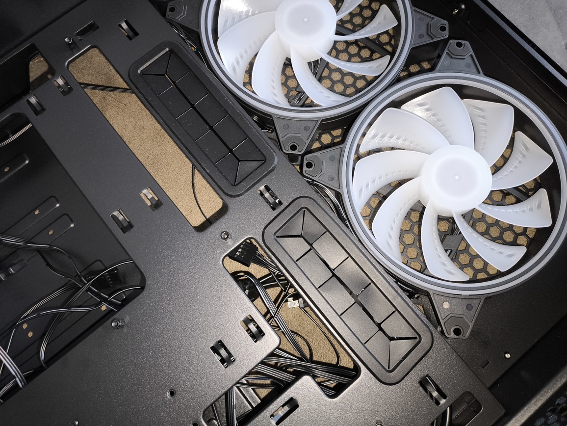 Modecom Volcano Space XL ARGB Full Tower 5F - premierowy test obudowy. Dla tych co lubią skrzynki typu Full-Tower