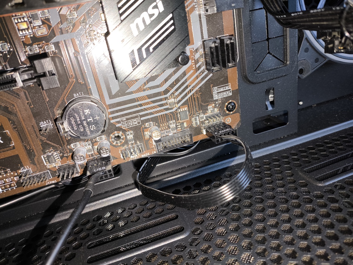 Modecom Volcano Space XL ARGB Full Tower 5F - premierowy test obudowy. Dla tych co lubią skrzynki typu Full-Tower